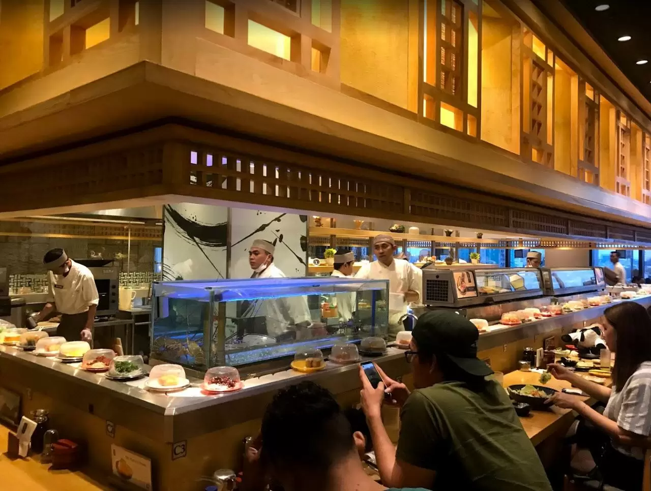 Suasana ruang makan Sushi Tei Yogyakarta